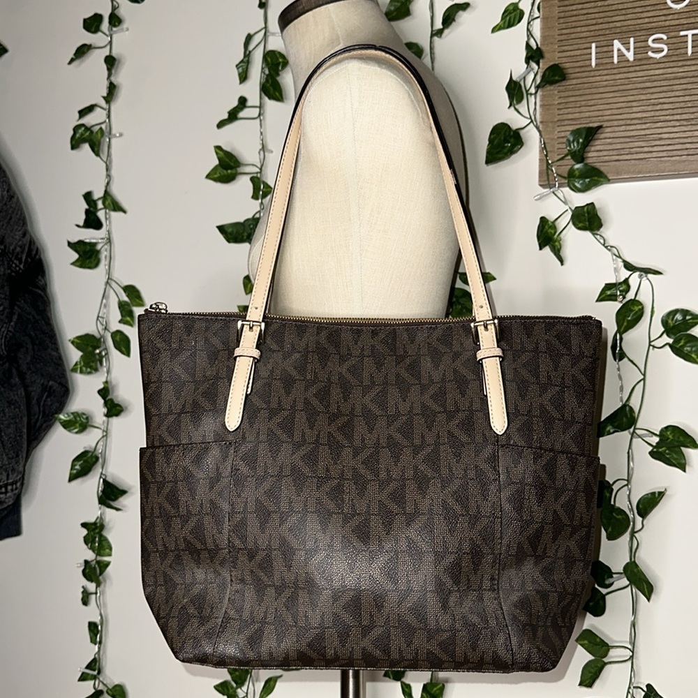Michael Kors Jet Set East West Signature Zip Tote Bag - Picture 2 of 14